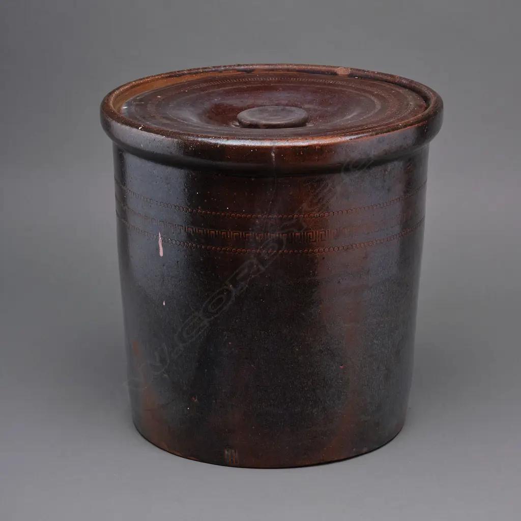 A New Zealand stoneware crock and cover, Image 1++